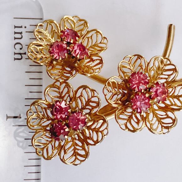 Vintage Mid Century Filigree Brooch Pink Rhinestone Floral Gold Tone 1950s 1960s - Picture 7 of 10